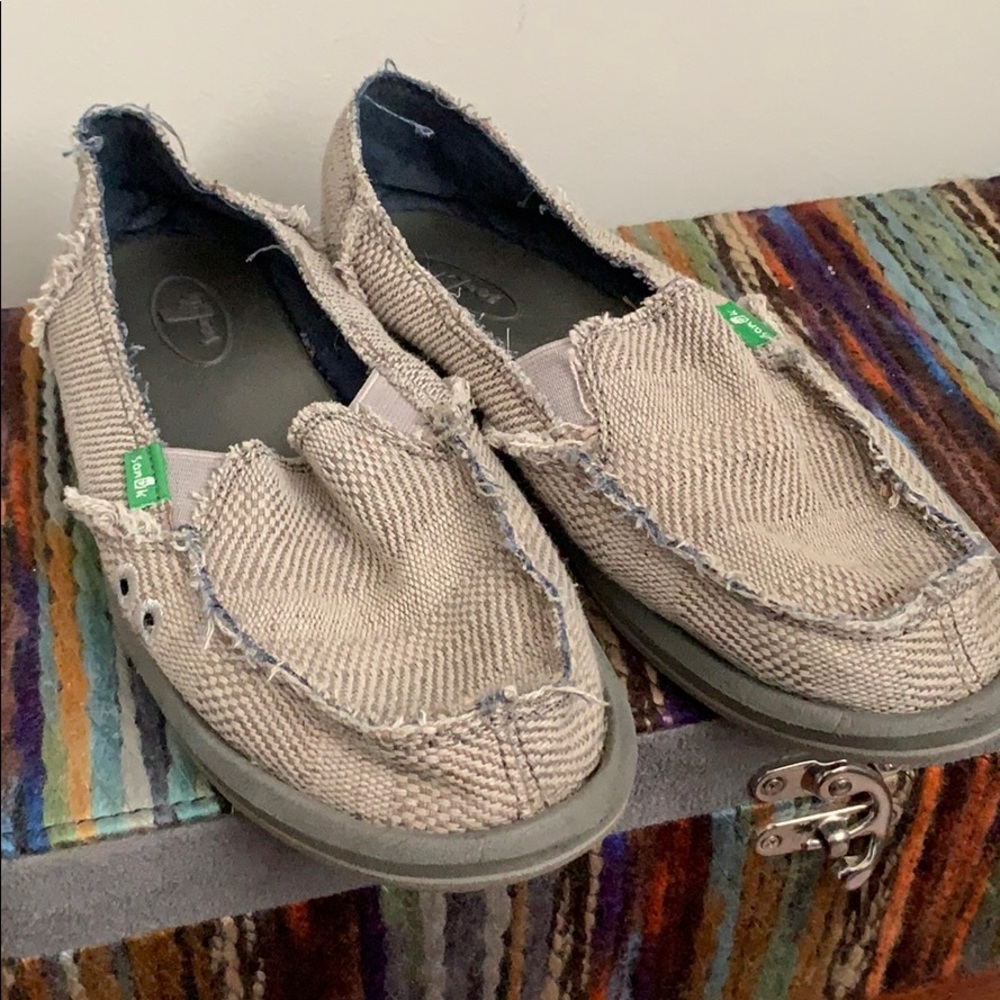 Gray Sanuks
